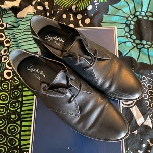 Seychelles with honor women’s Oxford